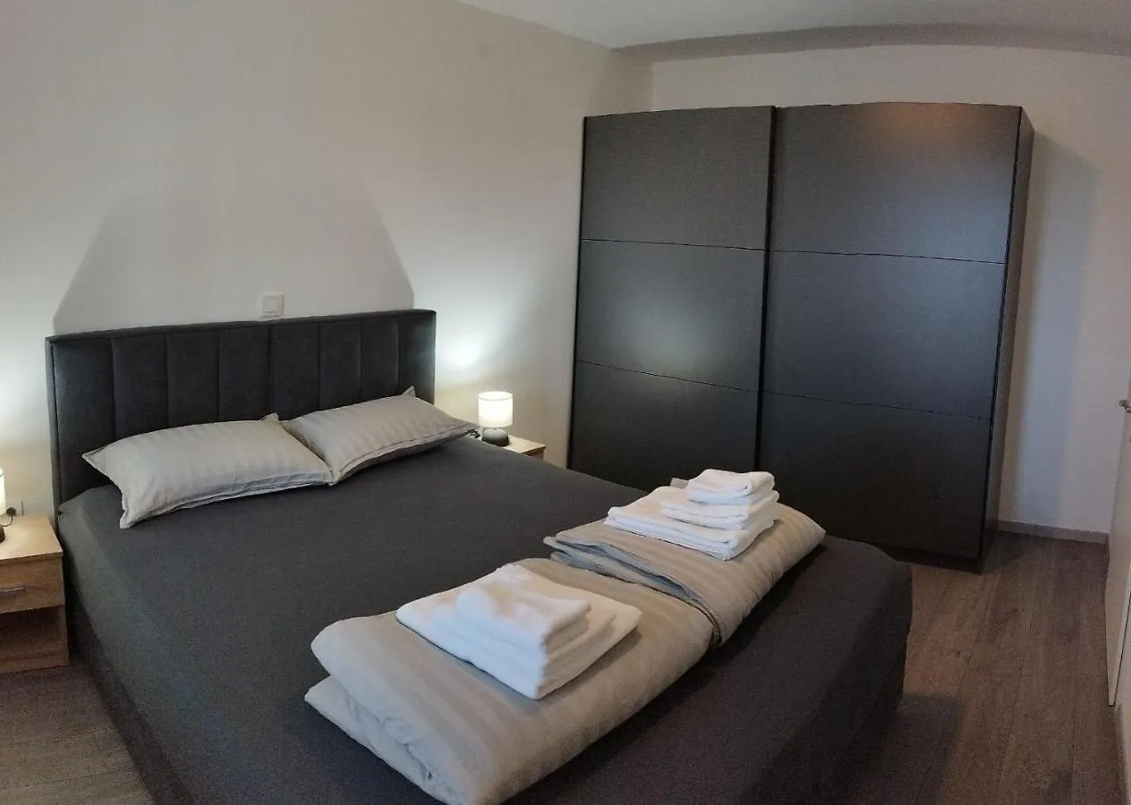 Apartment Luka Pula